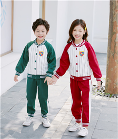 冬季中小學生運動服裝遠照（綠白紅）
